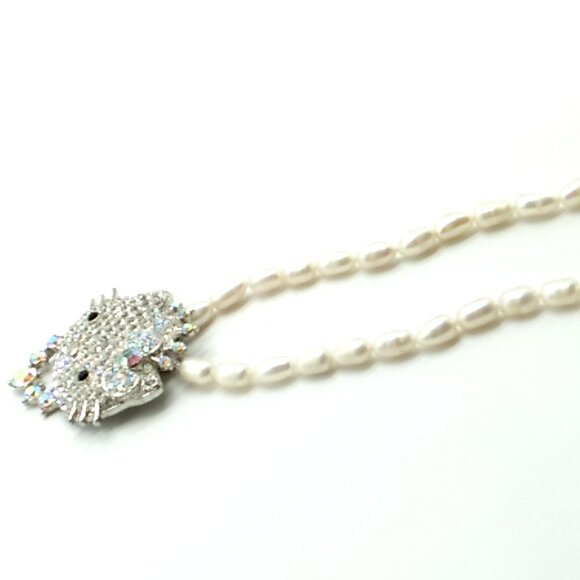 Crystal Hello Kitty Pendant on Pearl Necklace 16" - Picture 6 of 10